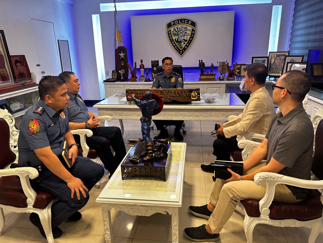 총영사, 중부비사야지방경찰청장 면담