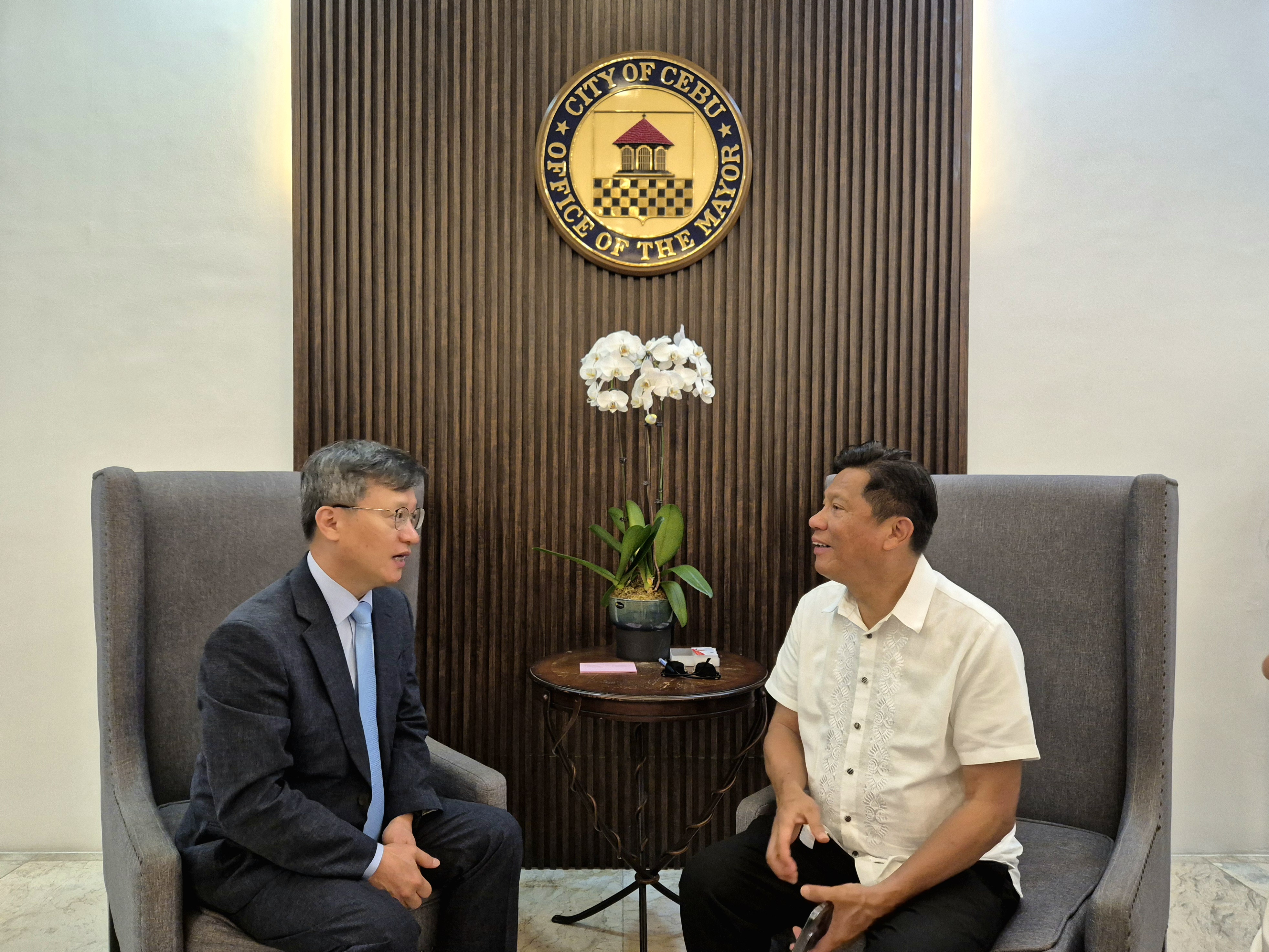 총영사, Archival 세부시 시장 예방